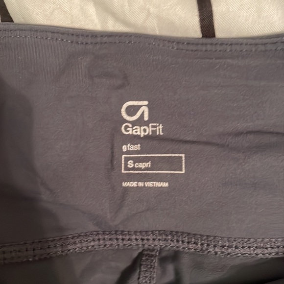 Women’s cropped athletic leggings size small - Picture 4 of 5